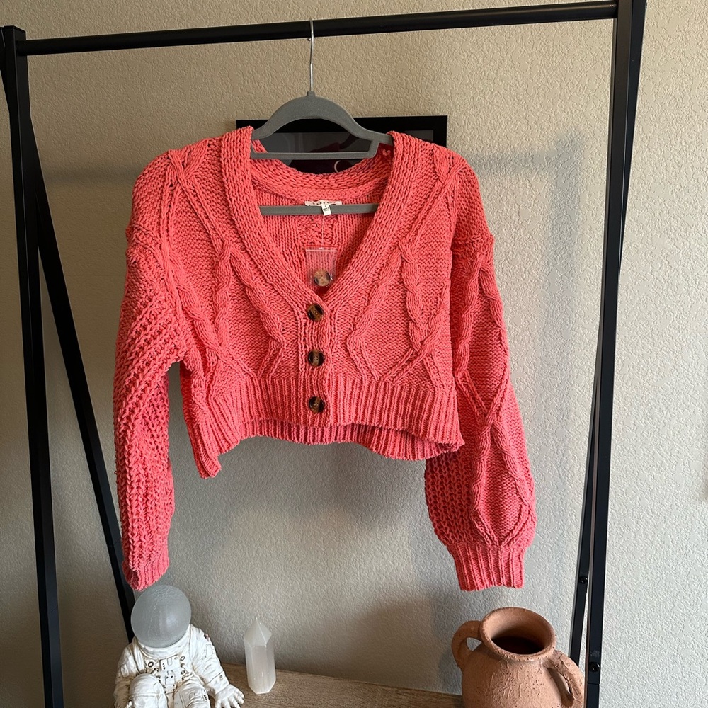 UO Cable Knit Cropped Sweater
